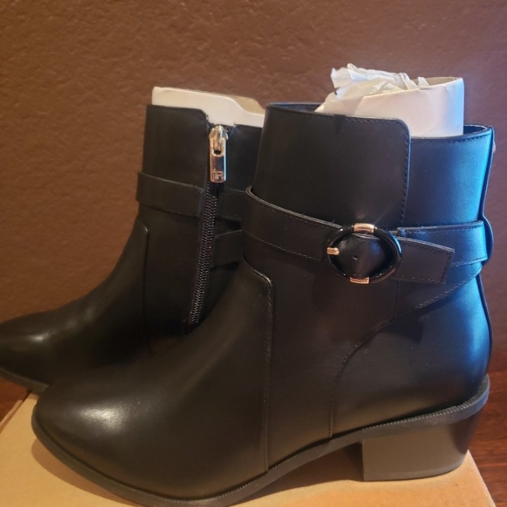 NEW Taryn Rose Saralita Waterproof Leather Ankle Boots Biker Bootie Black Size 7 - Picture 5 of 7